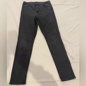 Levi High Rise Skinny 31x32